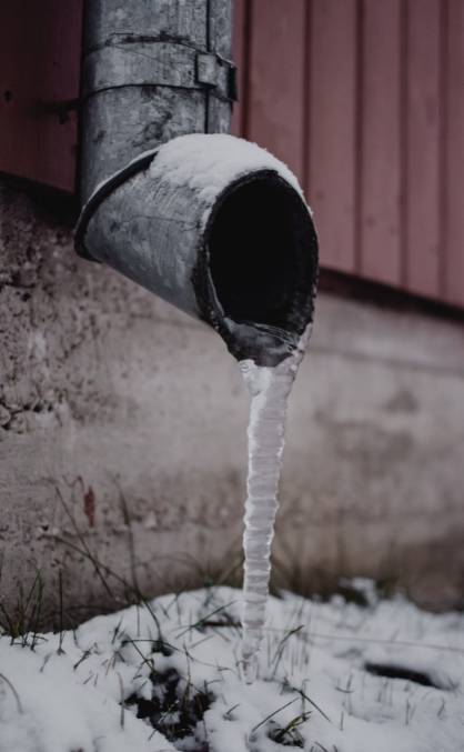 thaw frozen pipes